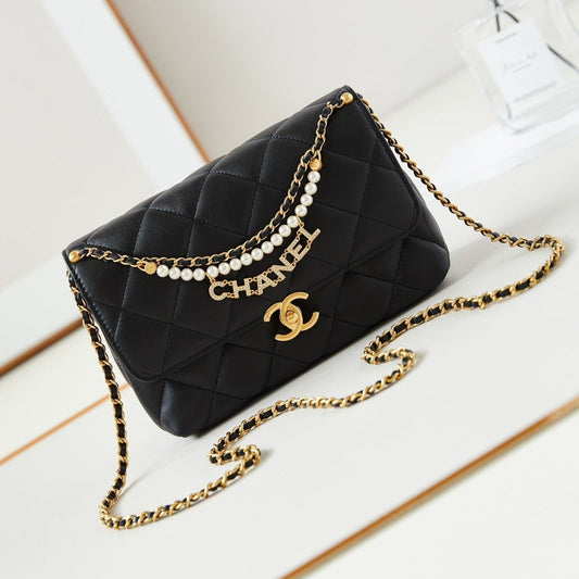 24a petit sac à rabat 23cm en cuir d'agneau noir perle et accessoires dorés
