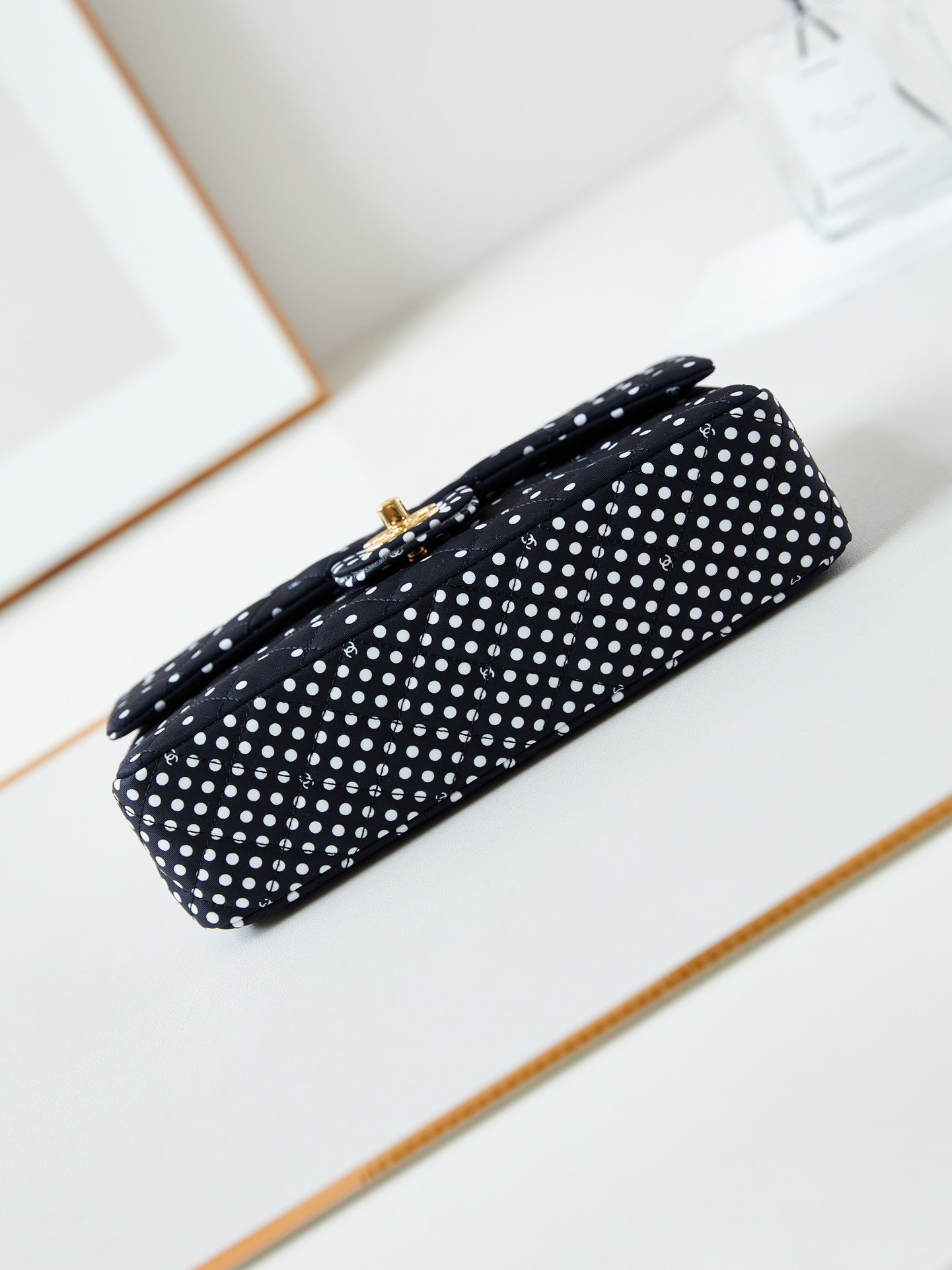 Sac à rabat moyen 24p 25cm toile noire à pois blancs