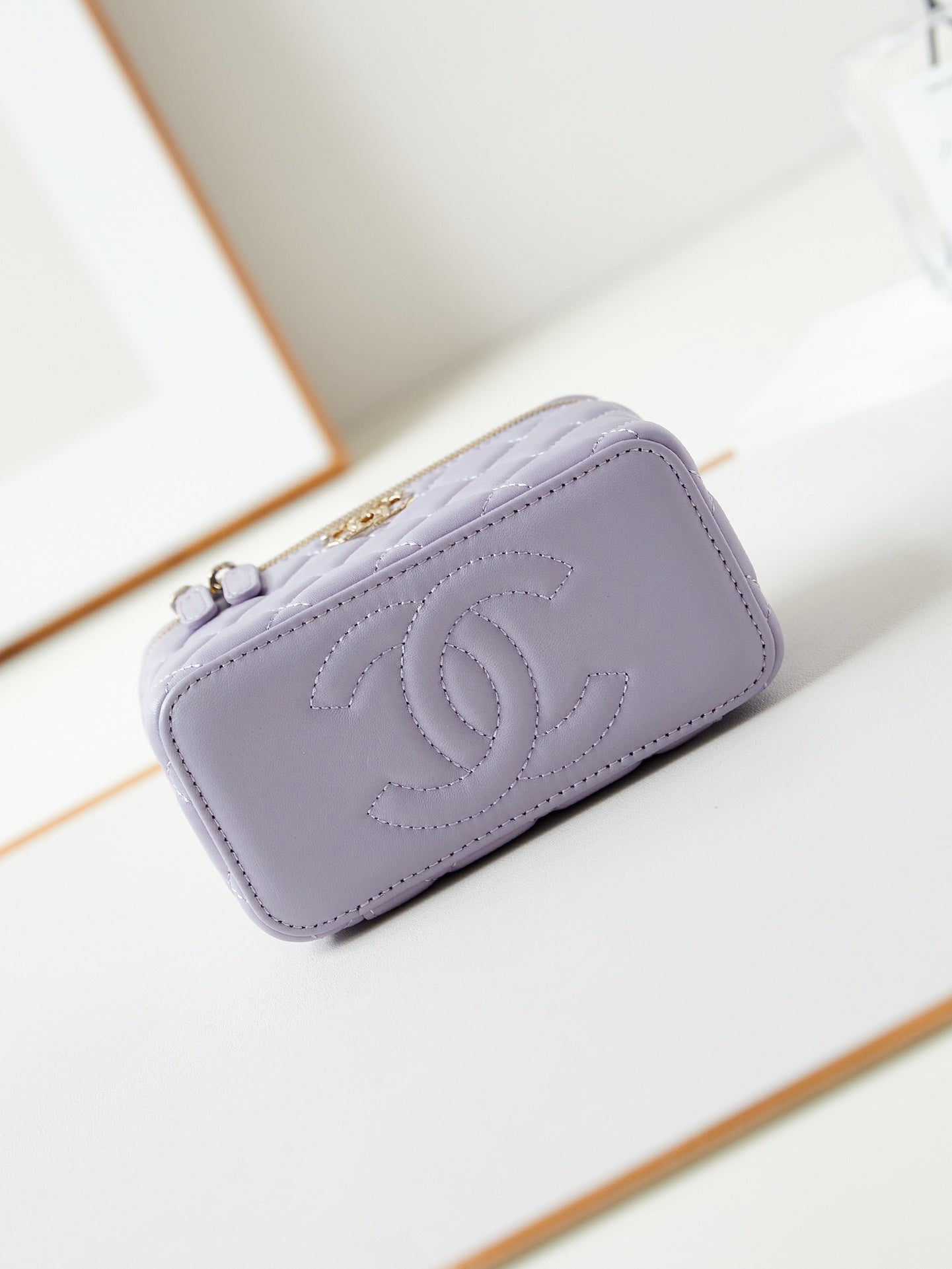 24a vanité 17 cuir d'agneau violet quincaillerie dorée