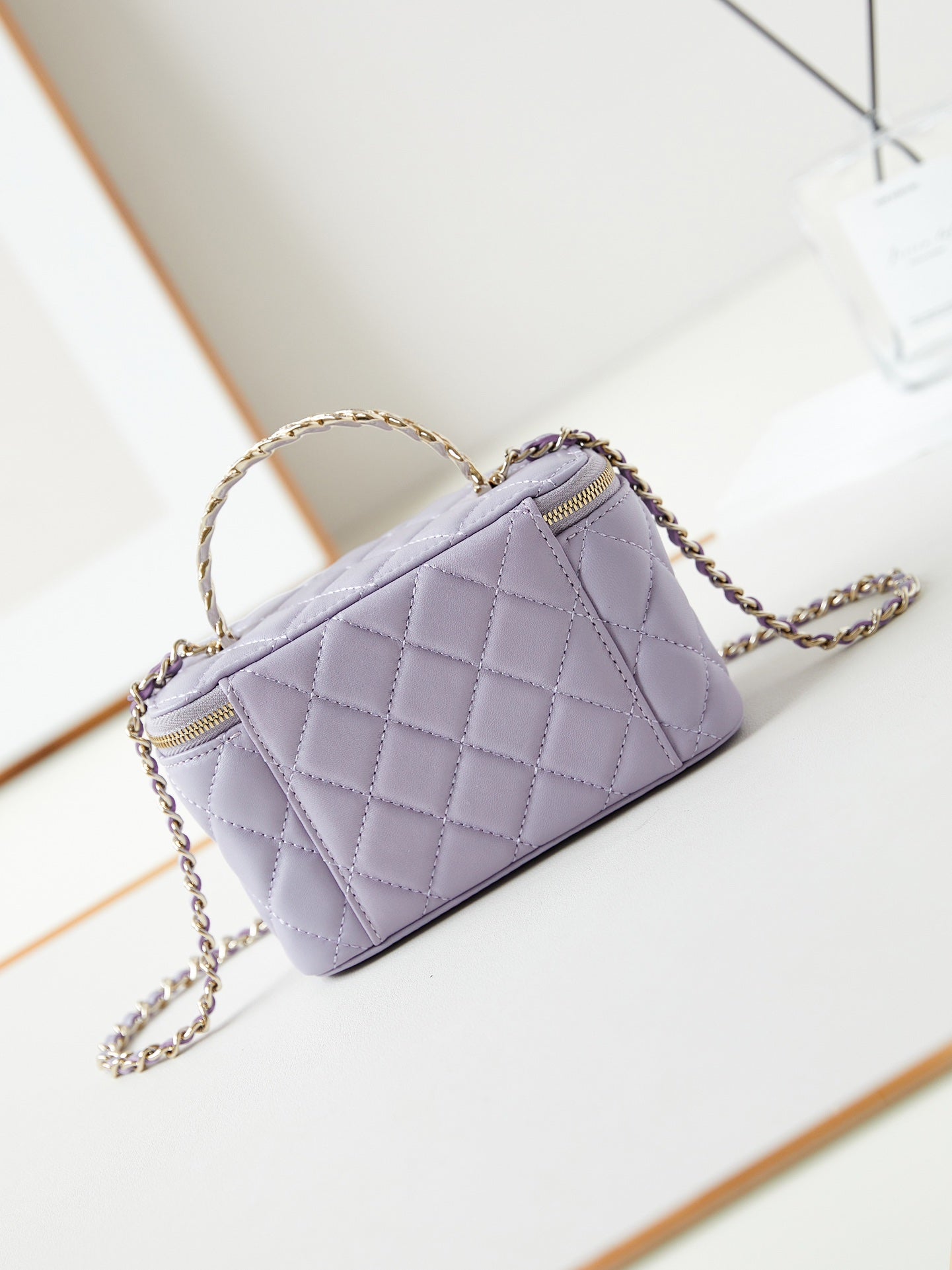 24a vanité 17 cuir d'agneau violet quincaillerie dorée