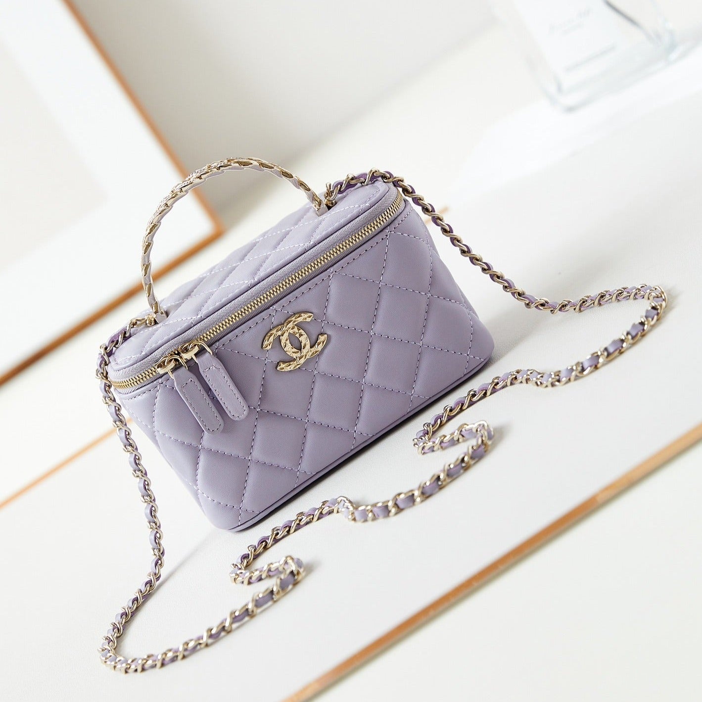 24a vanité 17 cuir d'agneau violet quincaillerie dorée