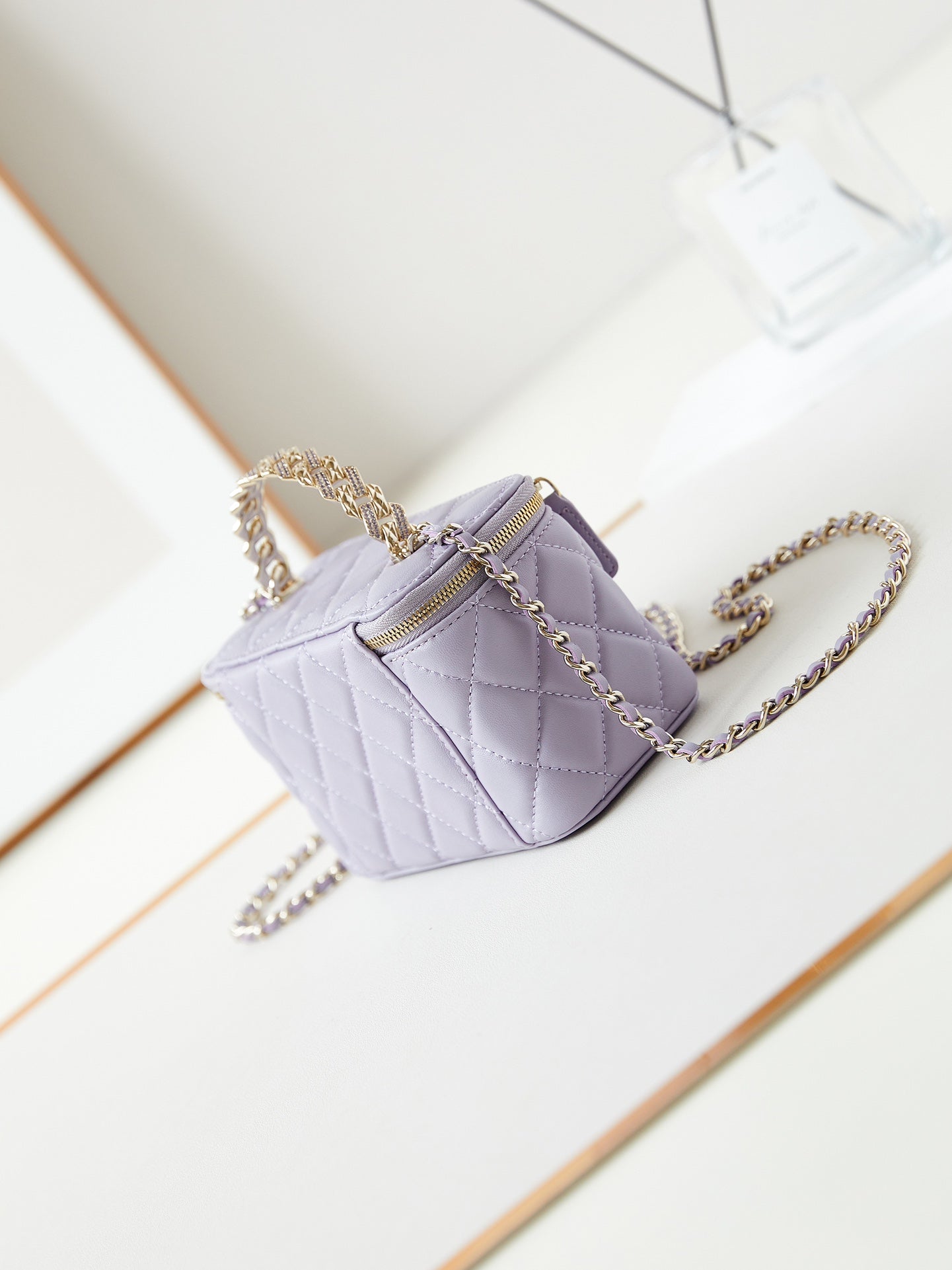 24a vanité 17 cuir d'agneau violet quincaillerie dorée