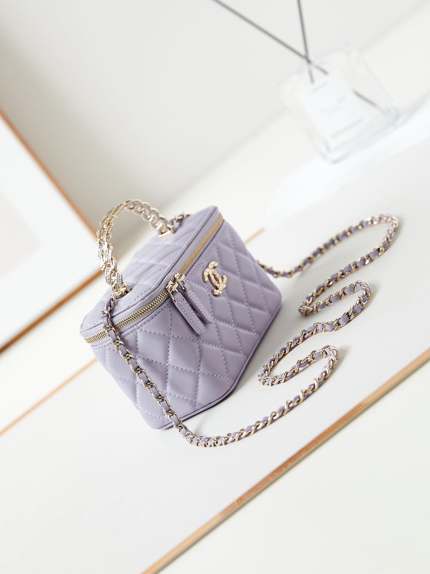 24a vanité 17 cuir d'agneau violet quincaillerie dorée