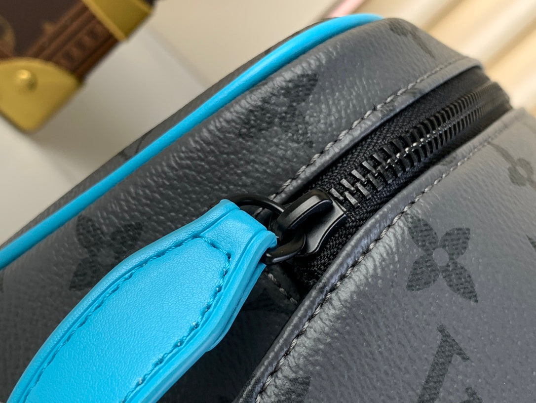 DOPP KIT 28インチ ガンメタルモノグラムエクリプスキャンバスとターコイズカーフスキントリム