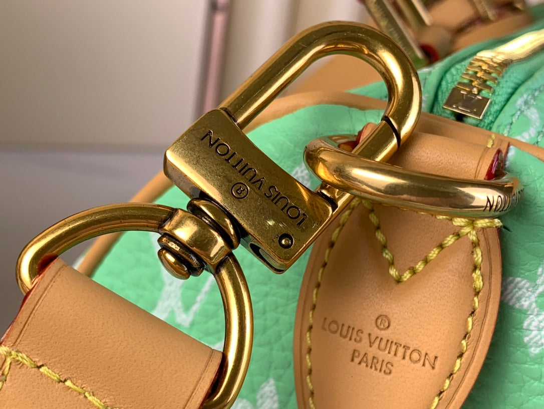 SPEEDY P9 BANDOULIÈRE 25 EN CUIR DE VEAU MONOGRAMME VERT ÉMERAUDE