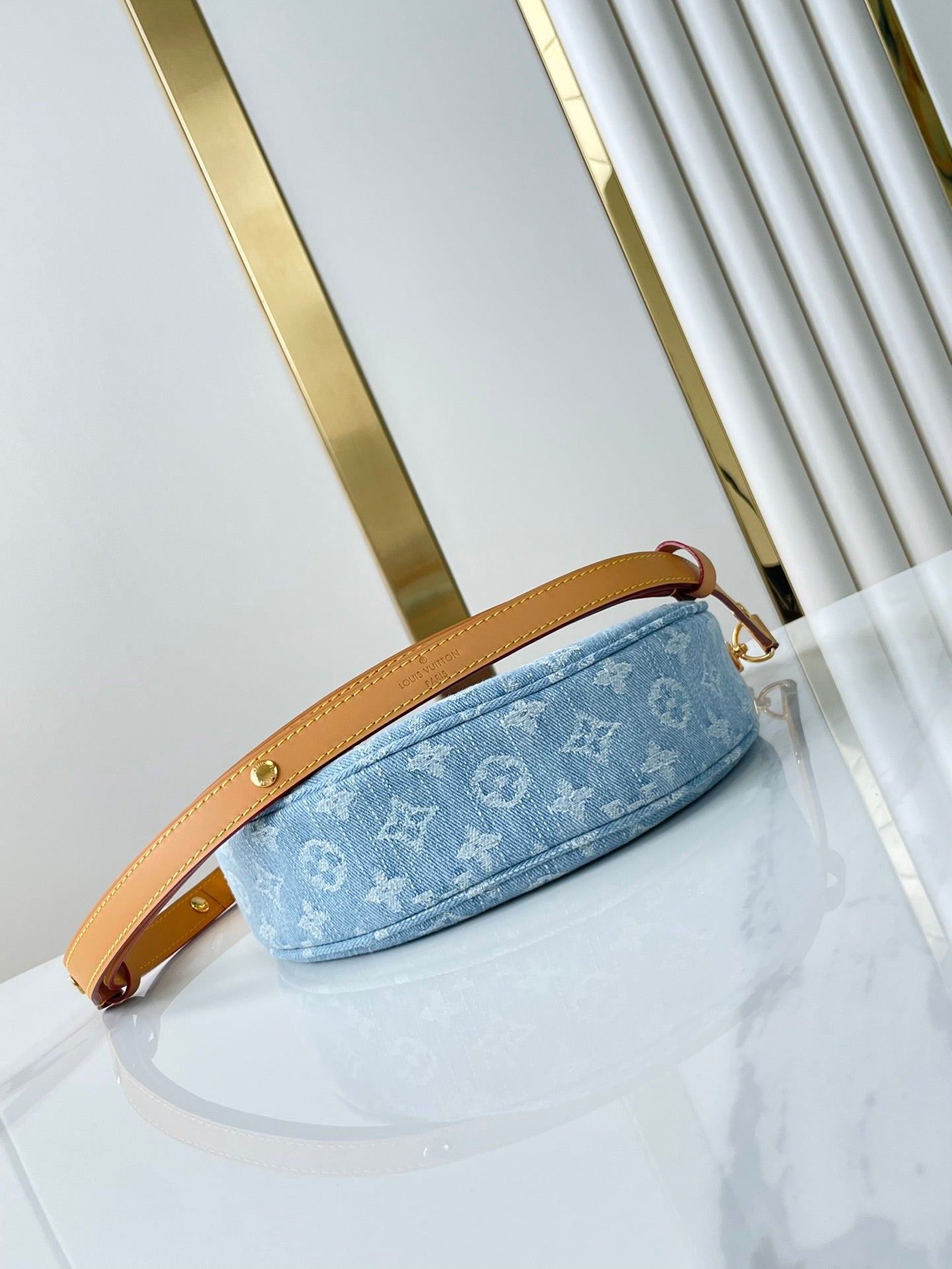 LOOP 29 EN DENIM MONOGRAMME BLEU QUINCAILLERIE DORÉ