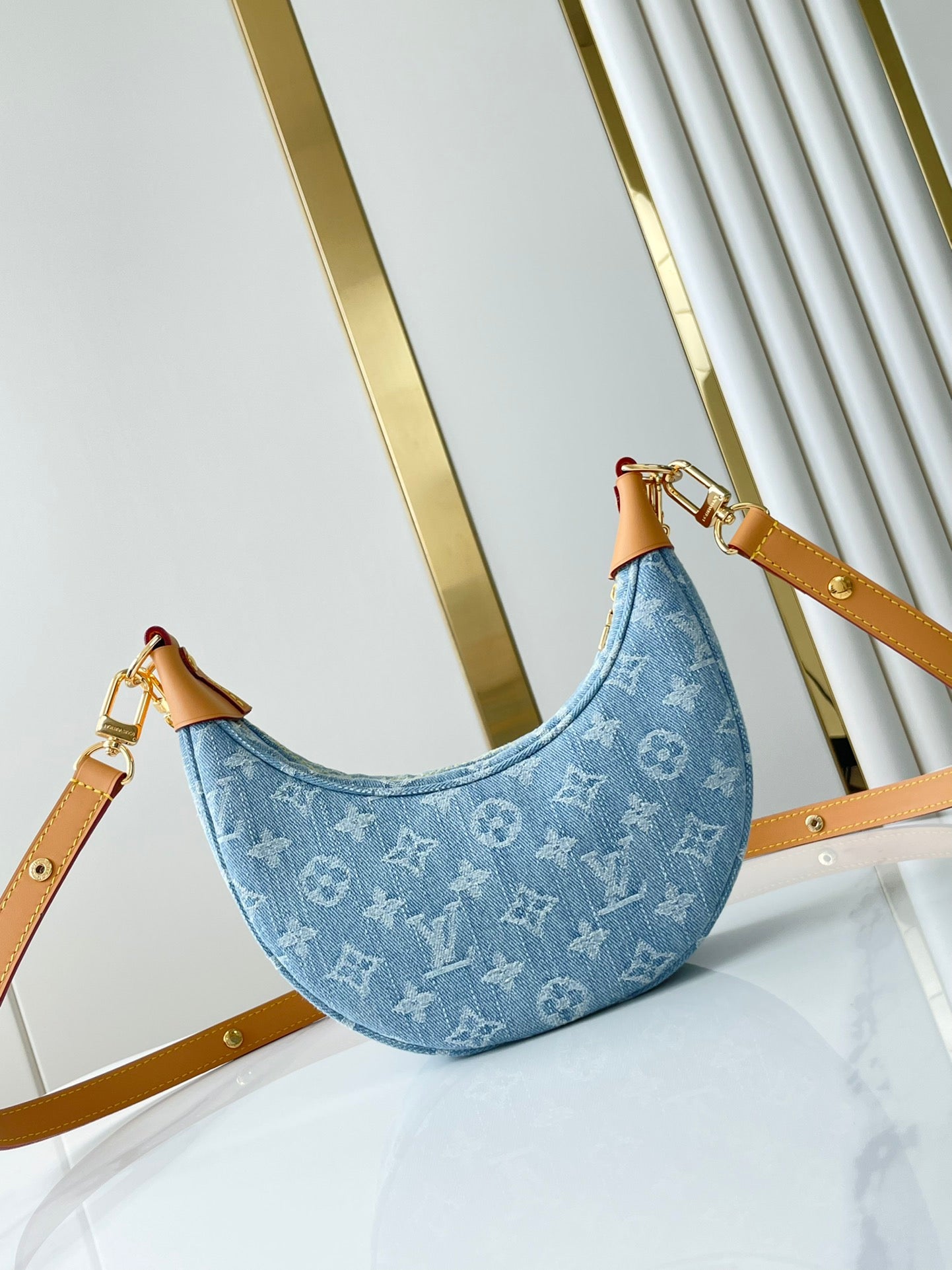 LOOP 29 EN DENIM MONOGRAMME BLEU QUINCAILLERIE DORÉ