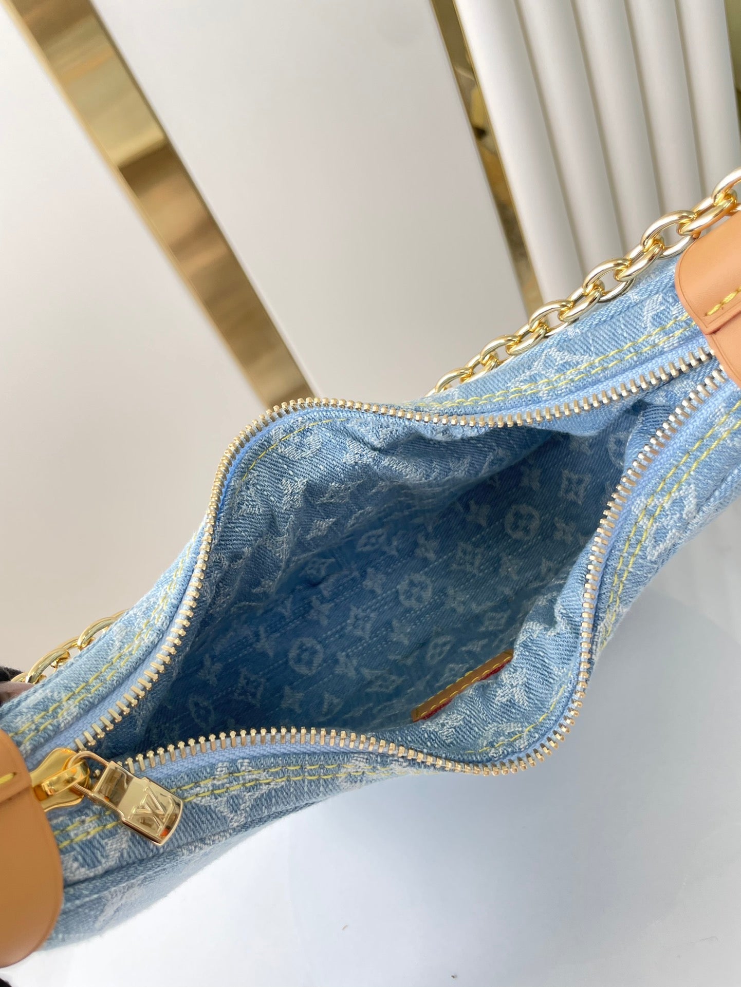 LOOP 29 EN DENIM MONOGRAMME BLEU QUINCAILLERIE DORÉ