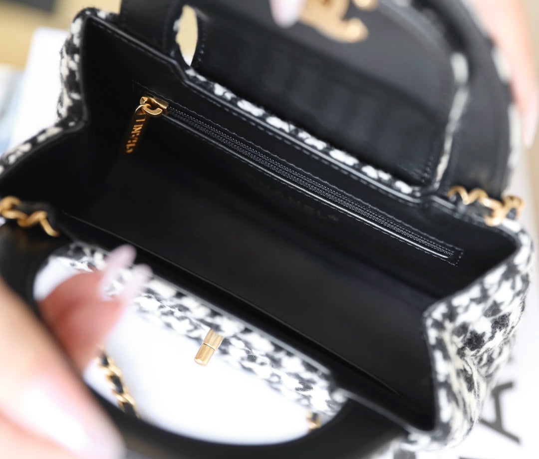 Sac cabas Kelly cc 24a nano 19 cm en tweed noir et blanc 