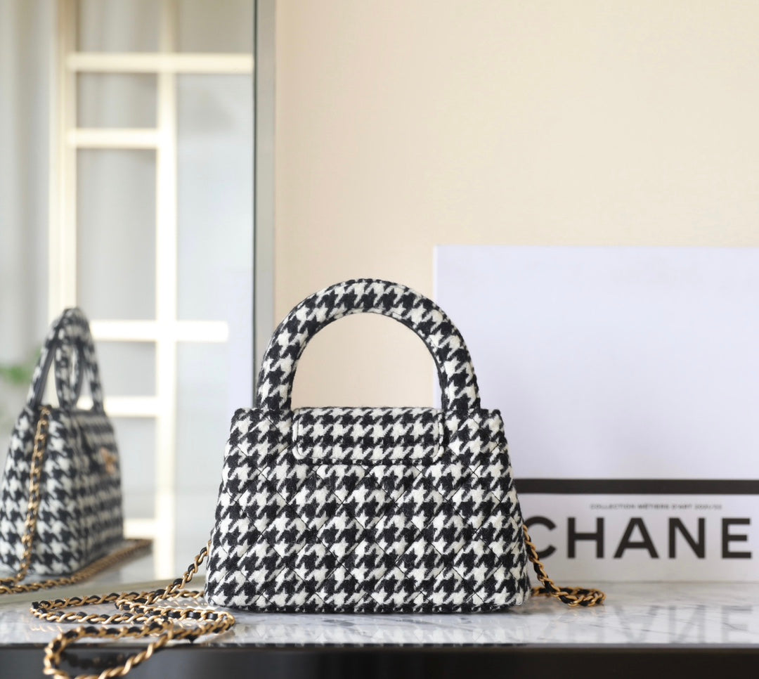 Sac cabas Kelly cc 24a nano 19 cm en tweed noir et blanc 