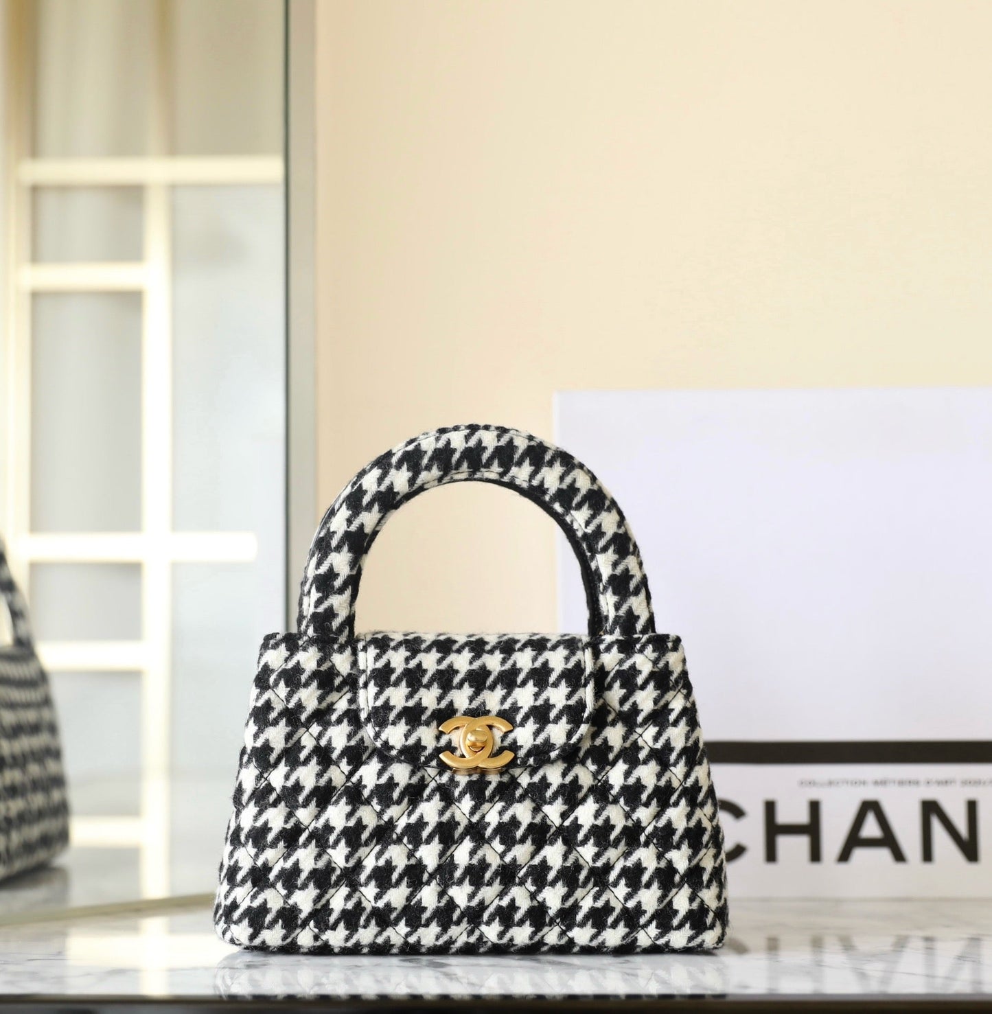 Sac cabas Kelly cc 24a nano 19 cm en tweed noir et blanc 