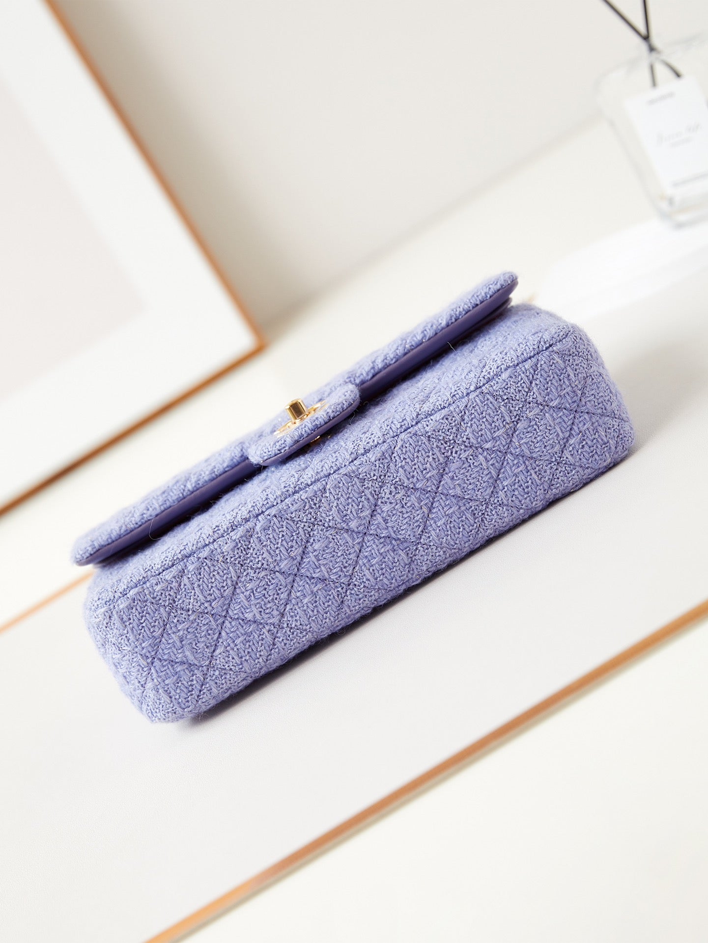 Sac à rabat moyen 24p 25cm tweed bleu violet matériel doré