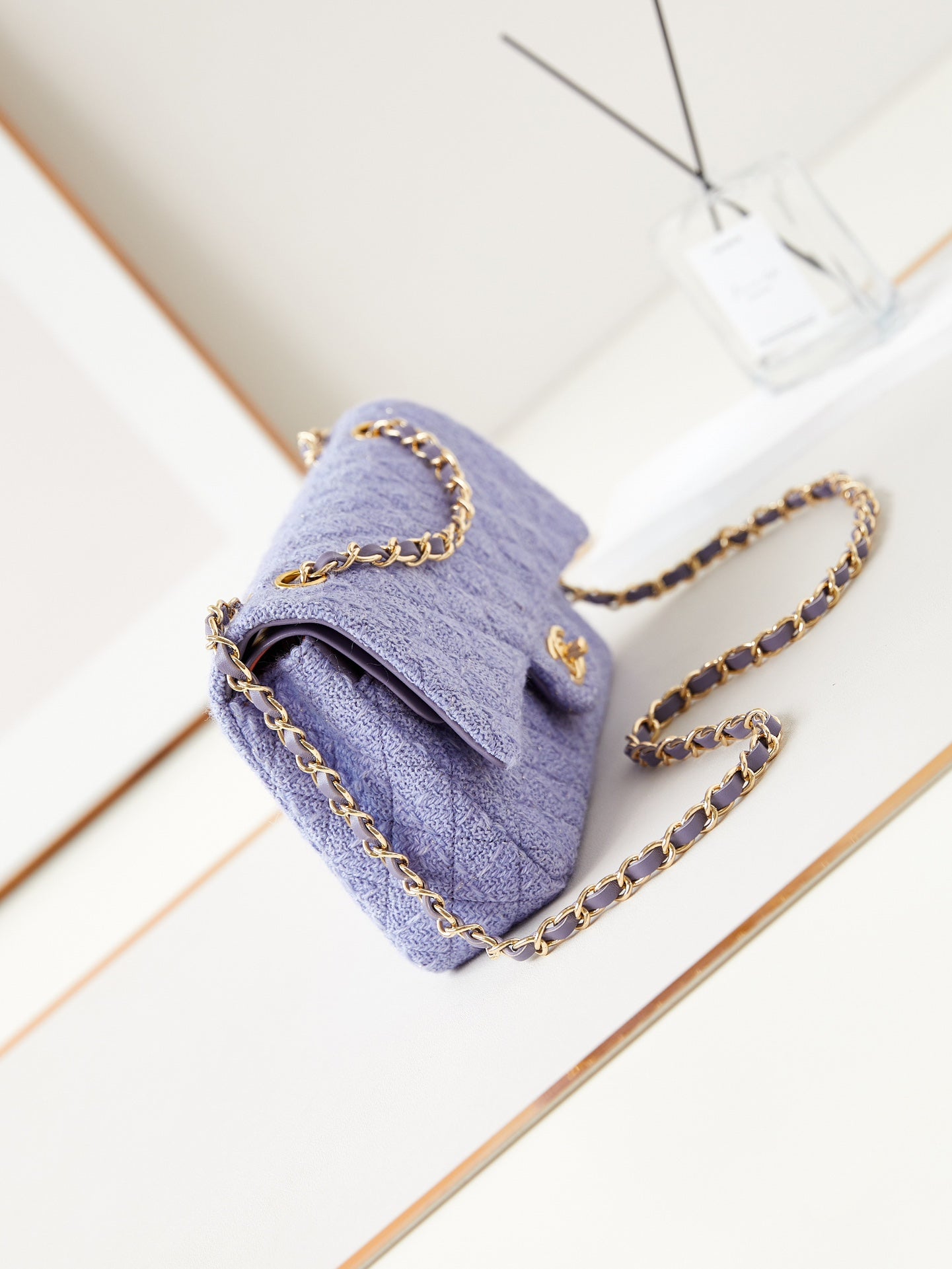Sac à rabat moyen 24p 25cm tweed bleu violet matériel doré
