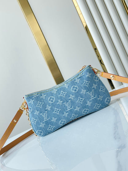 LIV POCHETTE 24 EN DENIM BLEU MONOGRAMME QUINCAILLERIE DORÉ