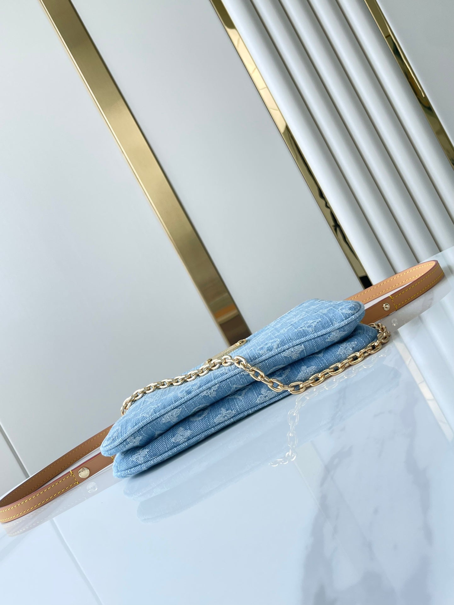LIV POCHETTE 24 EN DENIM BLEU MONOGRAMME QUINCAILLERIE DORÉ