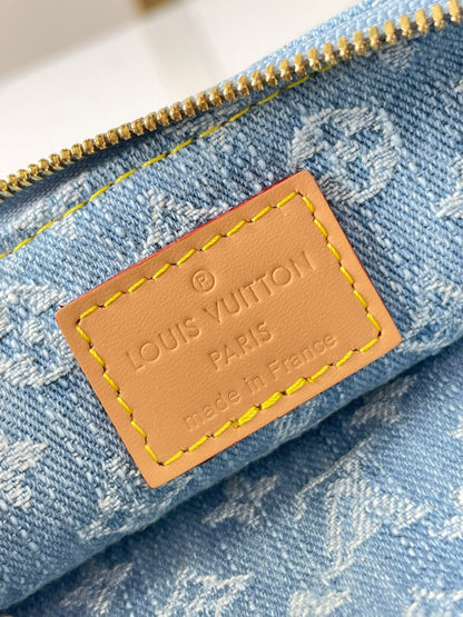 LIV POCHETTE 24 EN DENIM BLEU MONOGRAMME QUINCAILLERIE DORÉ