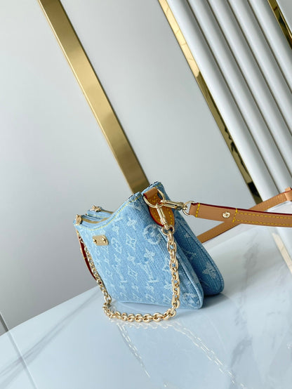 LIV POCHETTE 24 EN DENIM BLEU MONOGRAMME QUINCAILLERIE DORÉ