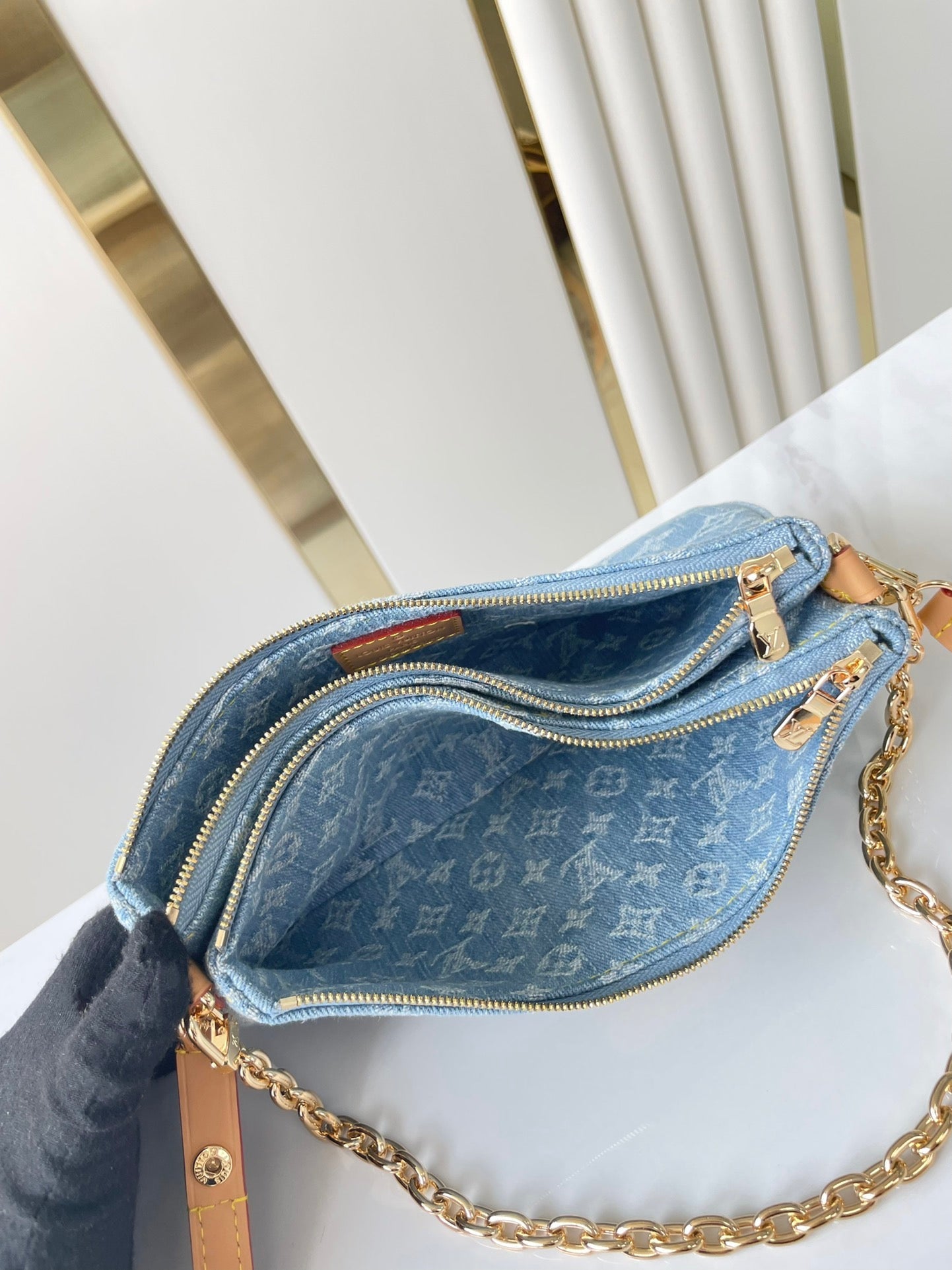 LIV POCHETTE 24 EN DENIM BLEU MONOGRAMME QUINCAILLERIE DORÉ