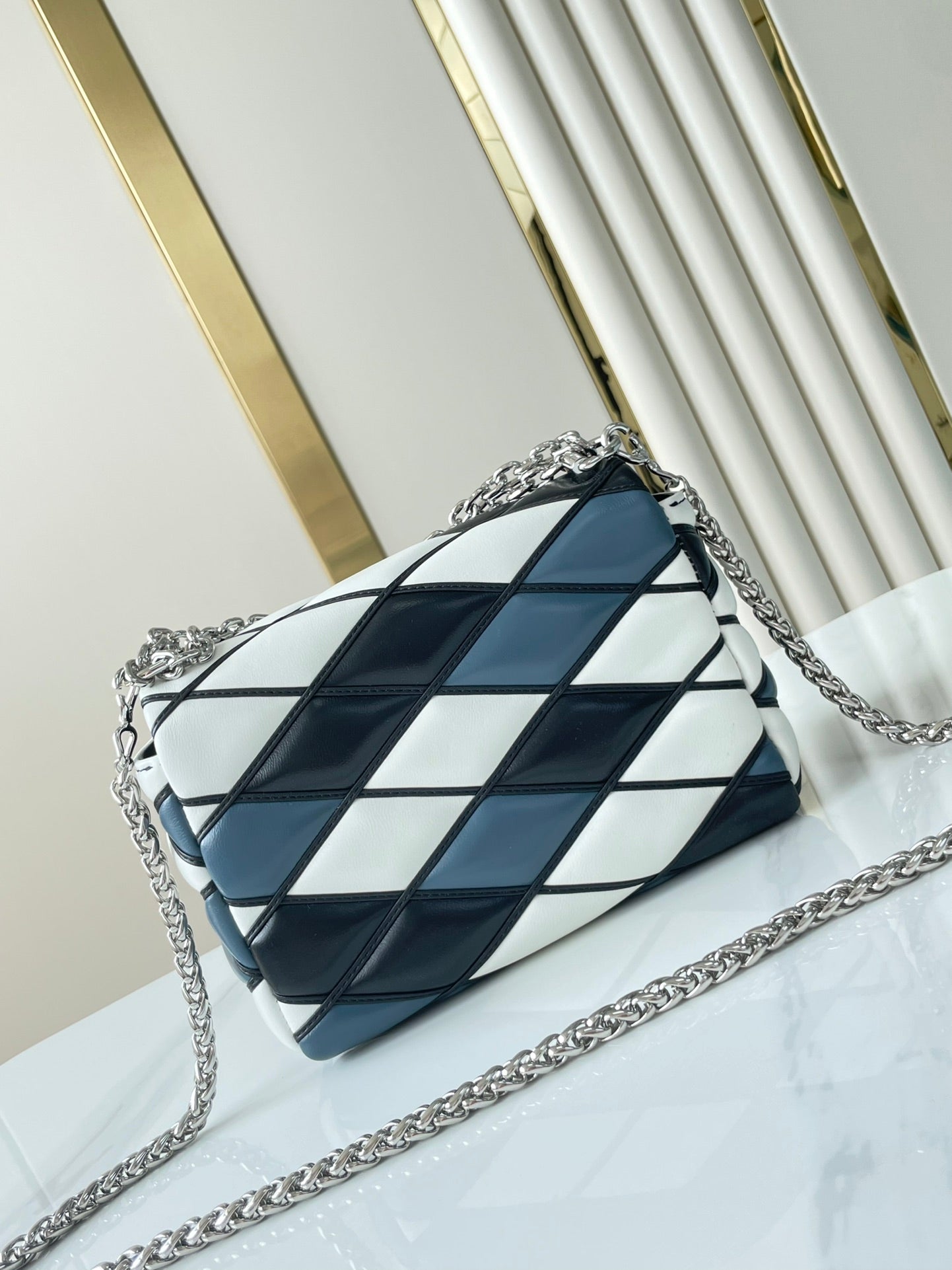 GO-14 MM 23 PO BLANC NOIR MÉLANGE ACIER BLEU PEAU D'AGNEAU MATELASSÉE QUINCAILLERIE ARGENTÉE