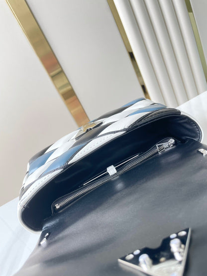 GO-14 MM 23 PO BLANC NOIR MÉLANGE ACIER BLEU PEAU D'AGNEAU MATELASSÉE QUINCAILLERIE ARGENTÉE