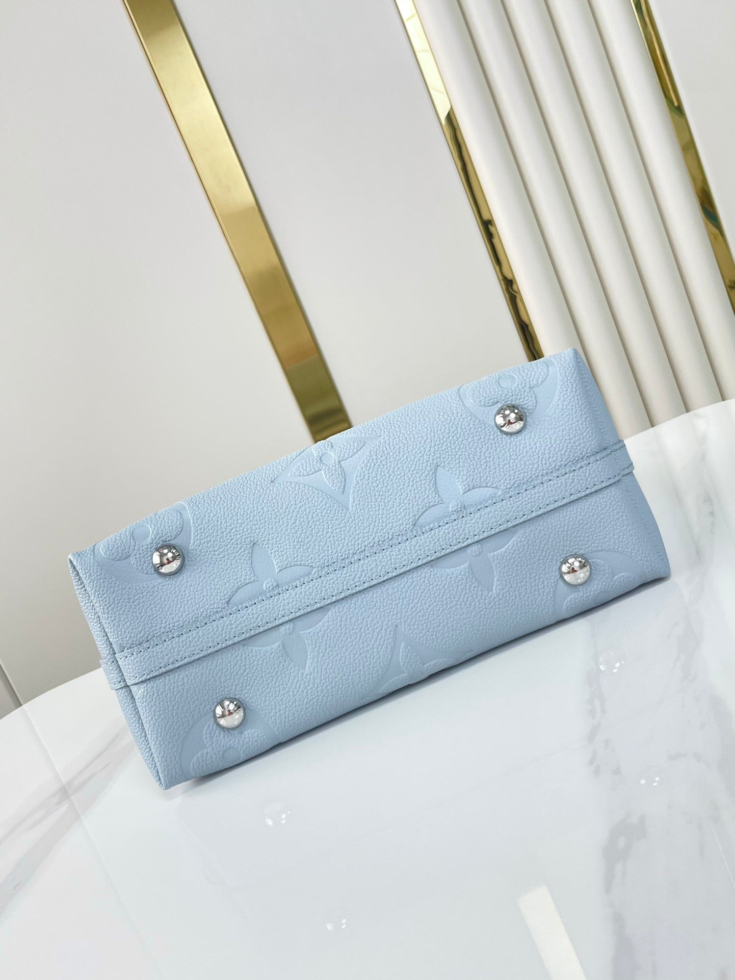 CARRYALL PM 29 EN CUIR EMPREINTE MONOGRAMME BLEU BEAU