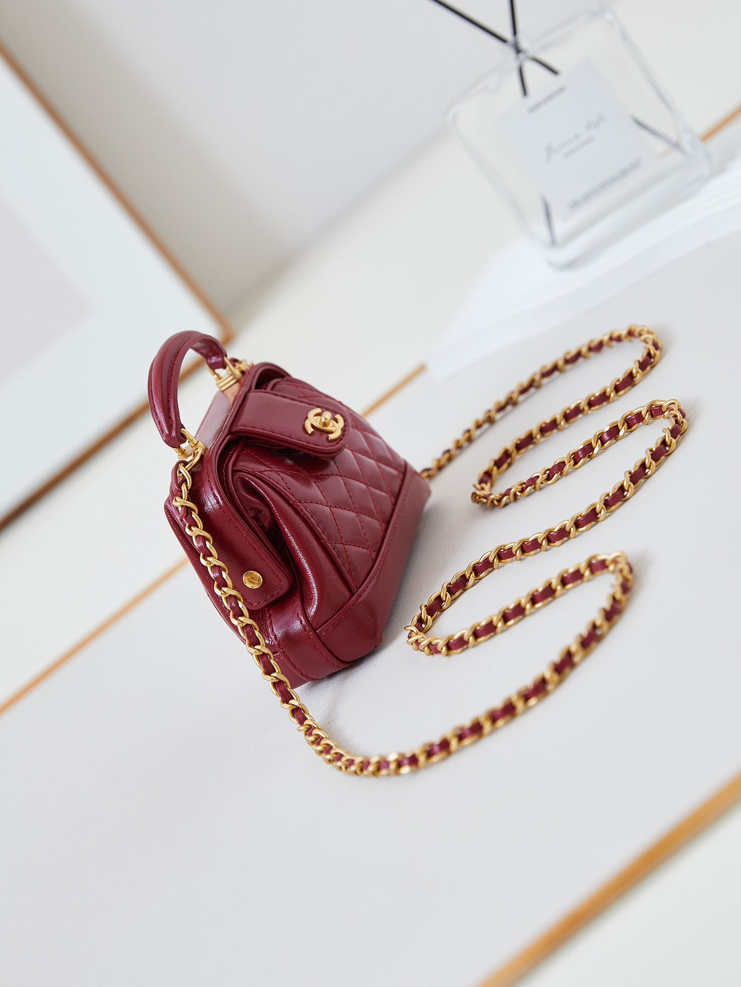 Mini poignée supérieure CC 24A 13 cm en cuir ciré rouge, accessoires dorés 238461