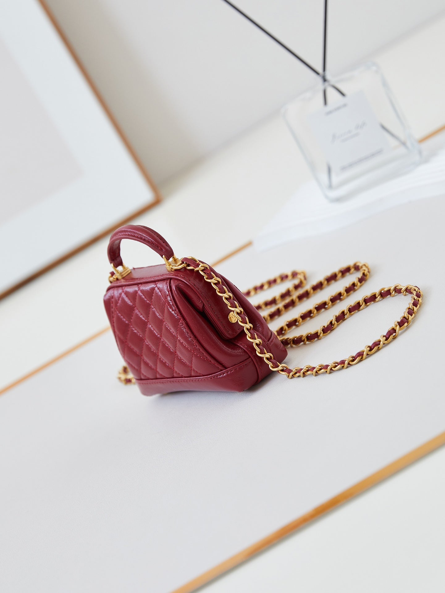 Mini poignée supérieure CC 24A 13 cm en cuir ciré rouge, accessoires dorés 238461