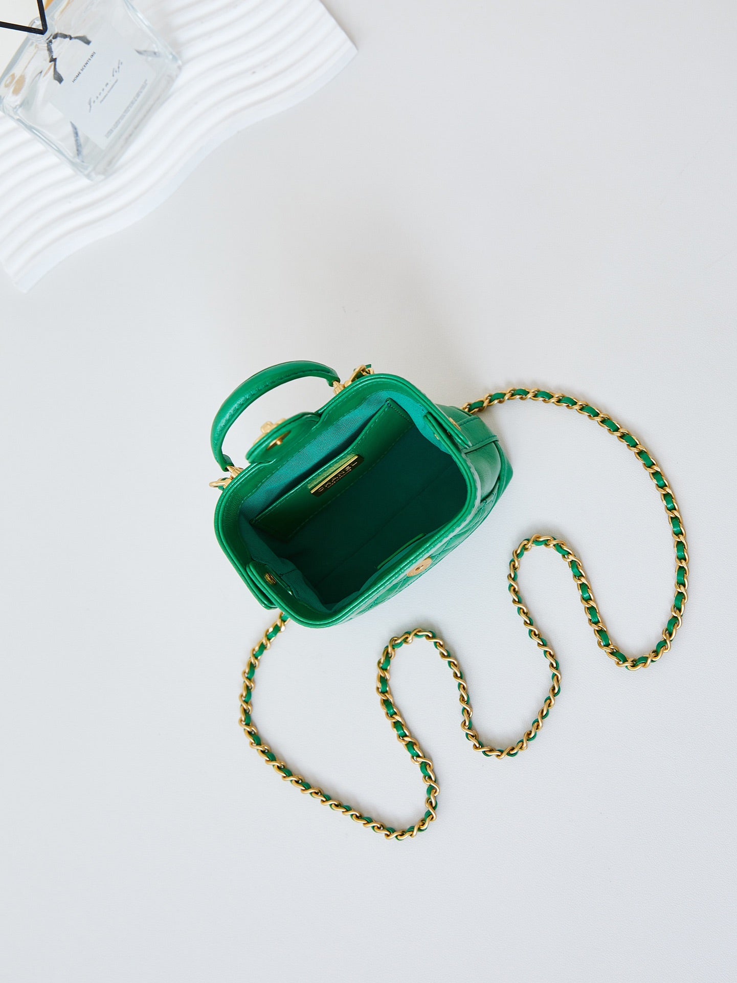 Mini poignée supérieure CC 24A 13 cm en cuir ciré vert, accessoires dorés 238465