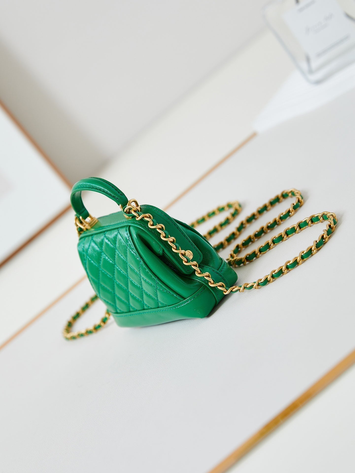 Mini poignée supérieure CC 24A 13 cm en cuir ciré vert, accessoires dorés 238465