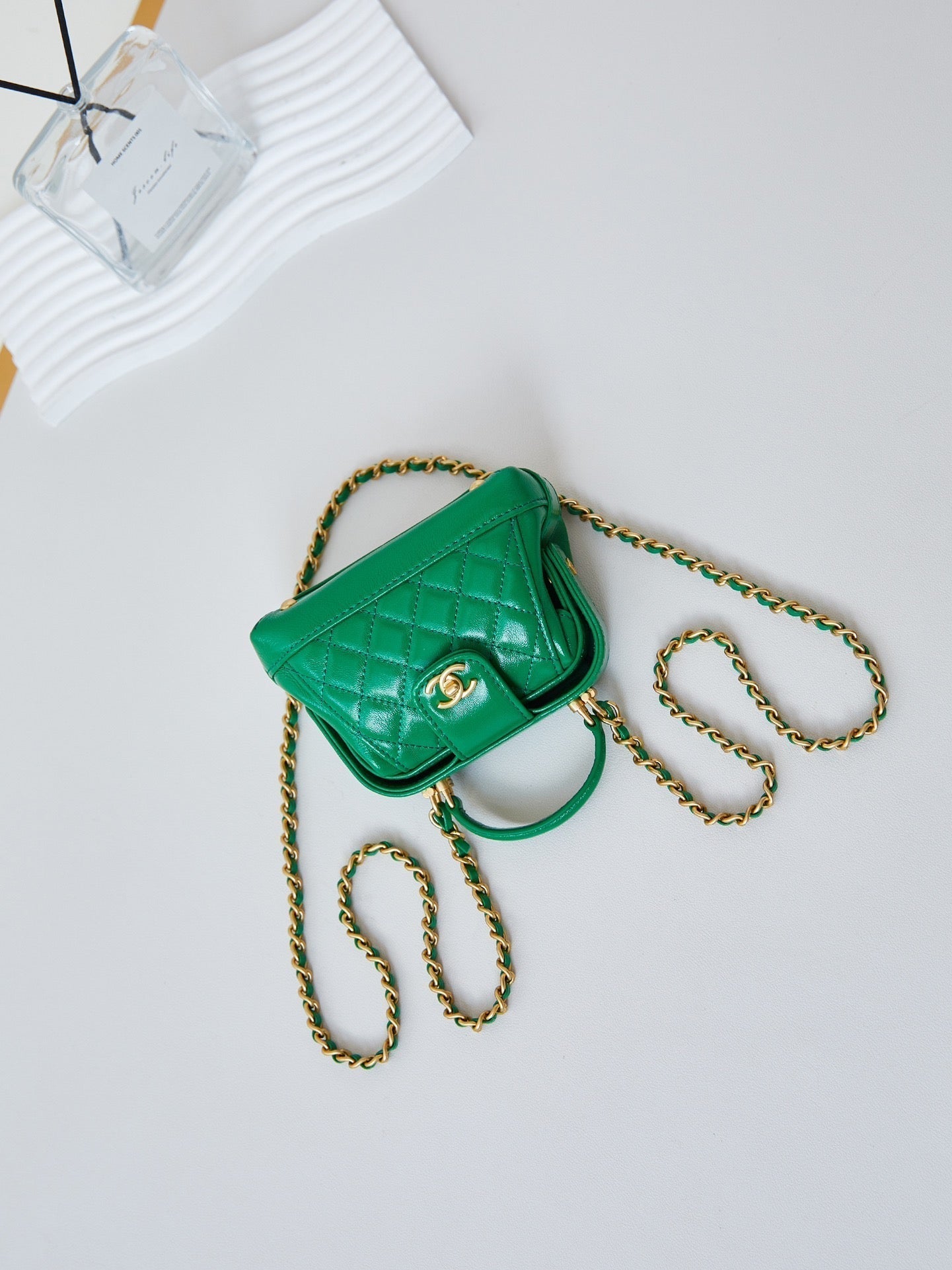 Mini poignée supérieure CC 24A 13 cm en cuir ciré vert, accessoires dorés 238465