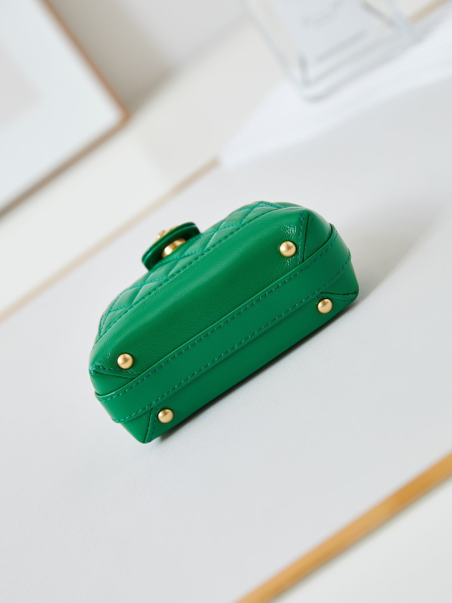 Mini poignée supérieure CC 24A 13 cm en cuir ciré vert, accessoires dorés 238465