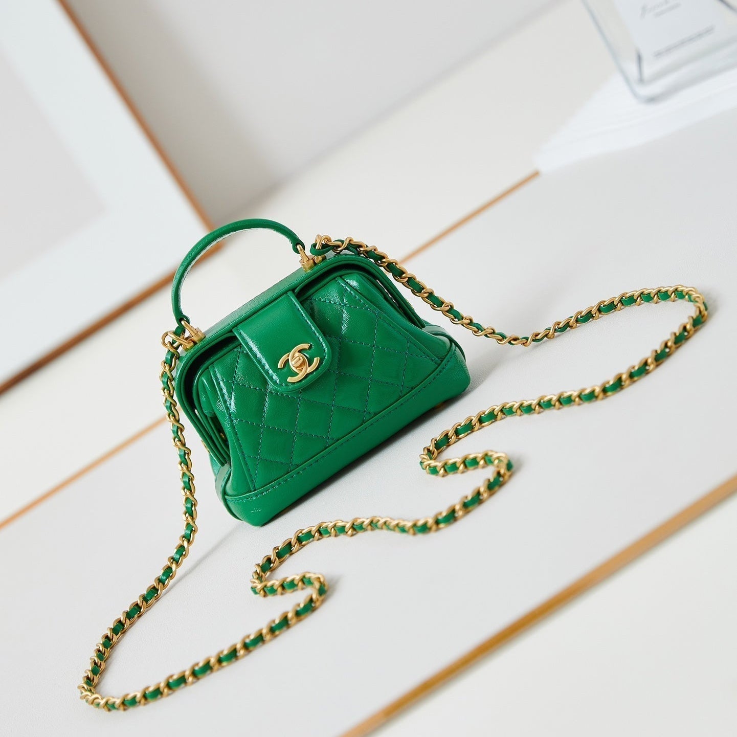 Mini poignée supérieure CC 24A 13 cm en cuir ciré vert, accessoires dorés 238465