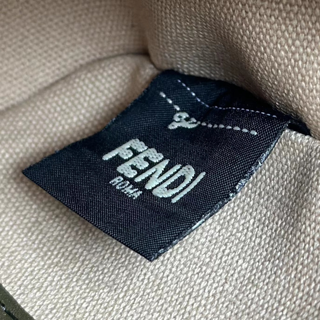 バゲット キャンバス 19インチ バッグ、マルチカラー FF 刺繍、ゴールド金具