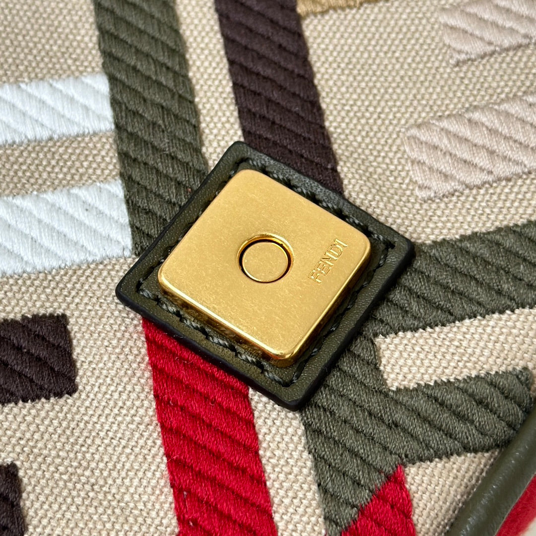 バゲット キャンバス 19インチ バッグ、マルチカラー FF 刺繍、ゴールド金具