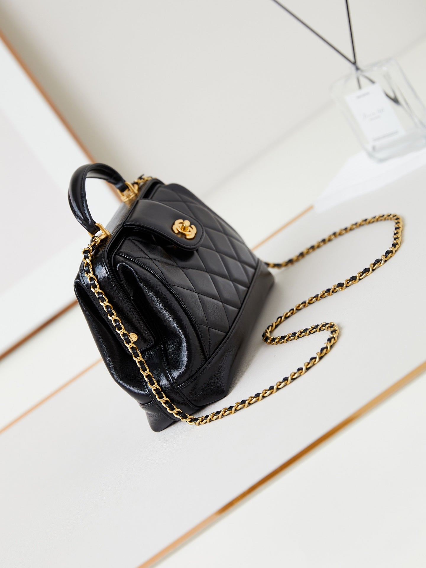 Poignée supérieure CC 24A 23,5 cm en cuir ciré noir, accessoires dorés 238469