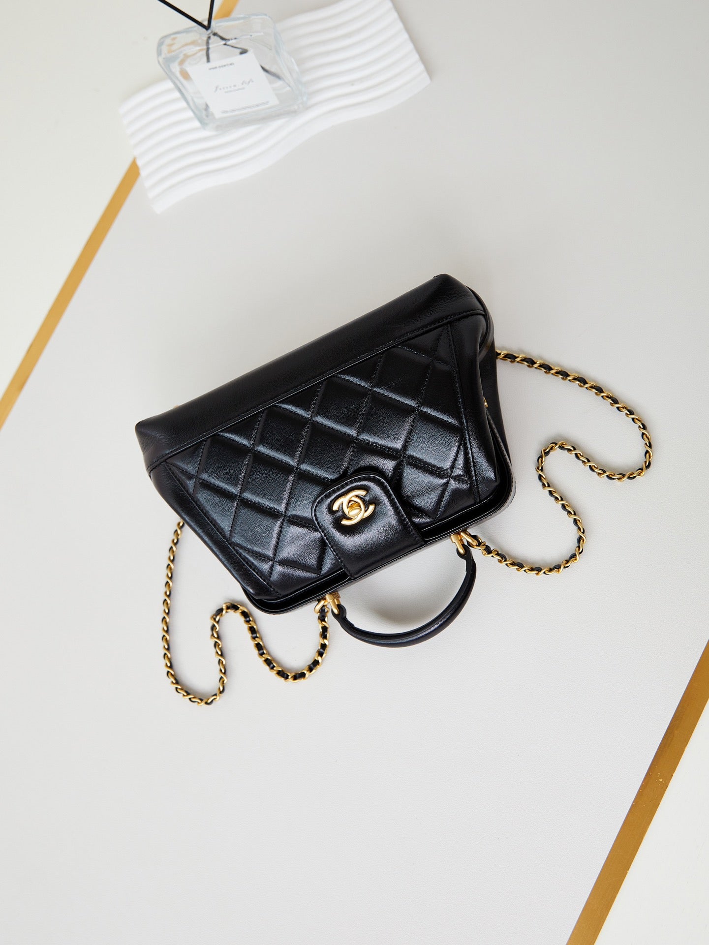 Poignée supérieure CC 24A 23,5 cm en cuir ciré noir, accessoires dorés 238469