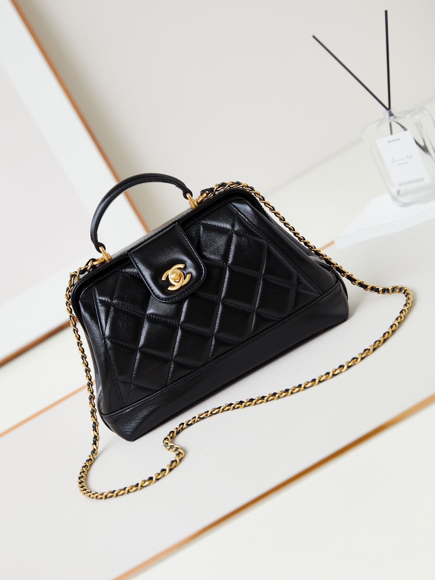 Poignée supérieure CC 24A 23,5 cm en cuir ciré noir, accessoires dorés 238469
