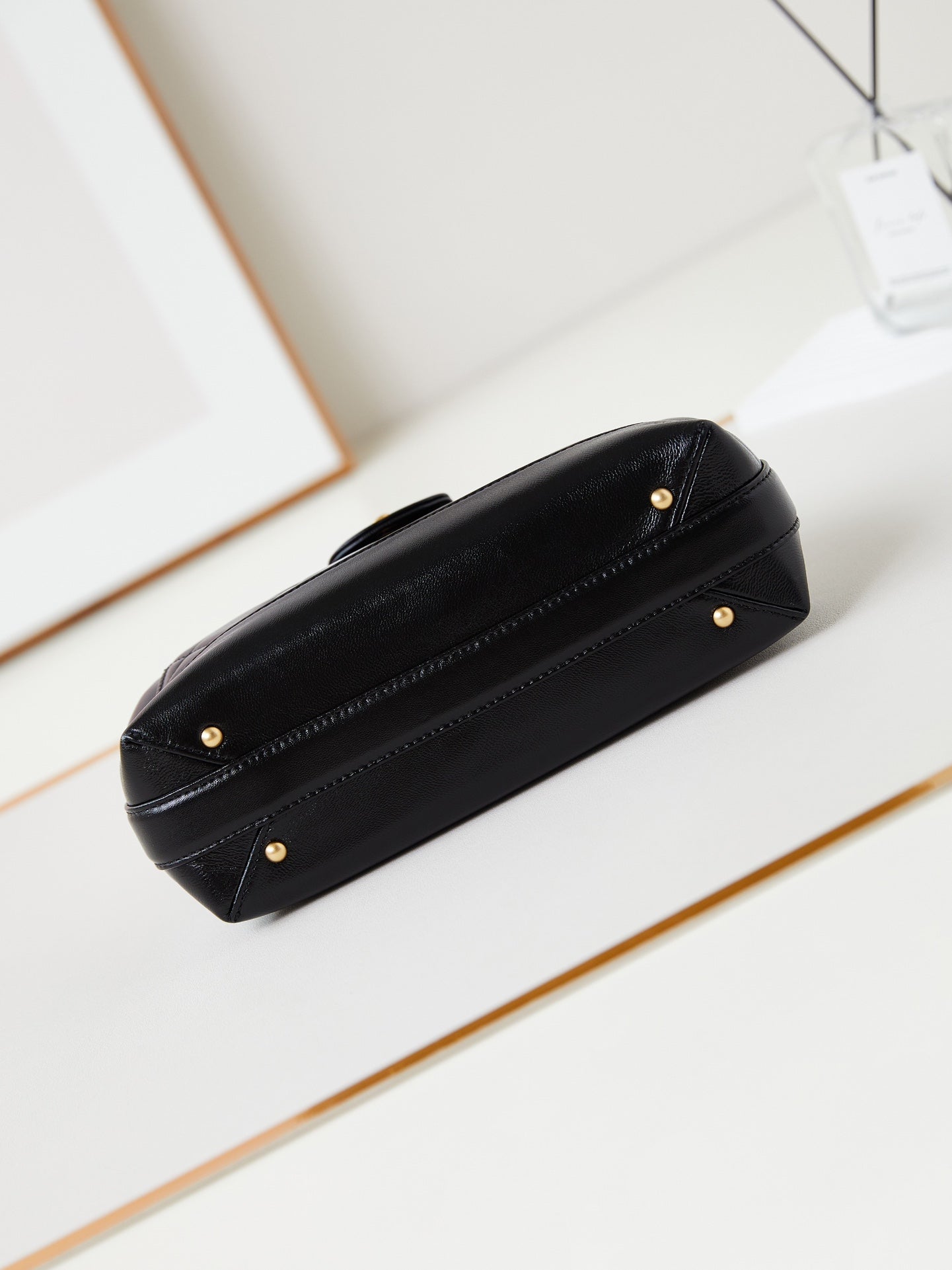 Poignée supérieure CC 24A 23,5 cm en cuir ciré noir, accessoires dorés 238469