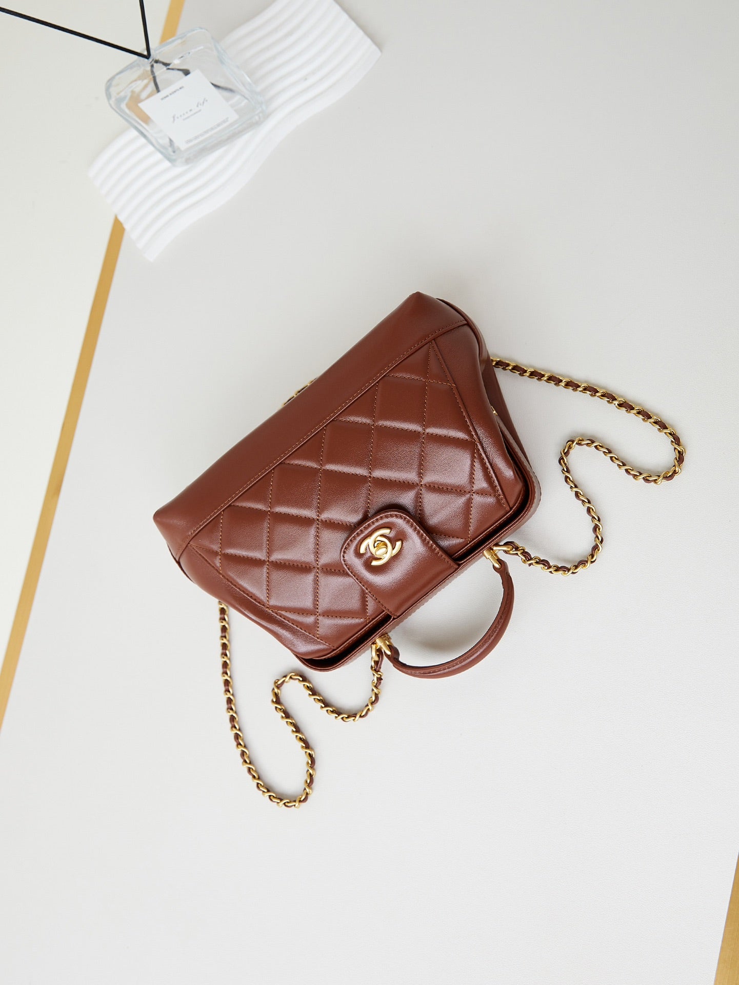 Poignée supérieure CC 24A 23,5 cm en cuir ciré marron, accessoires dorés 238471
