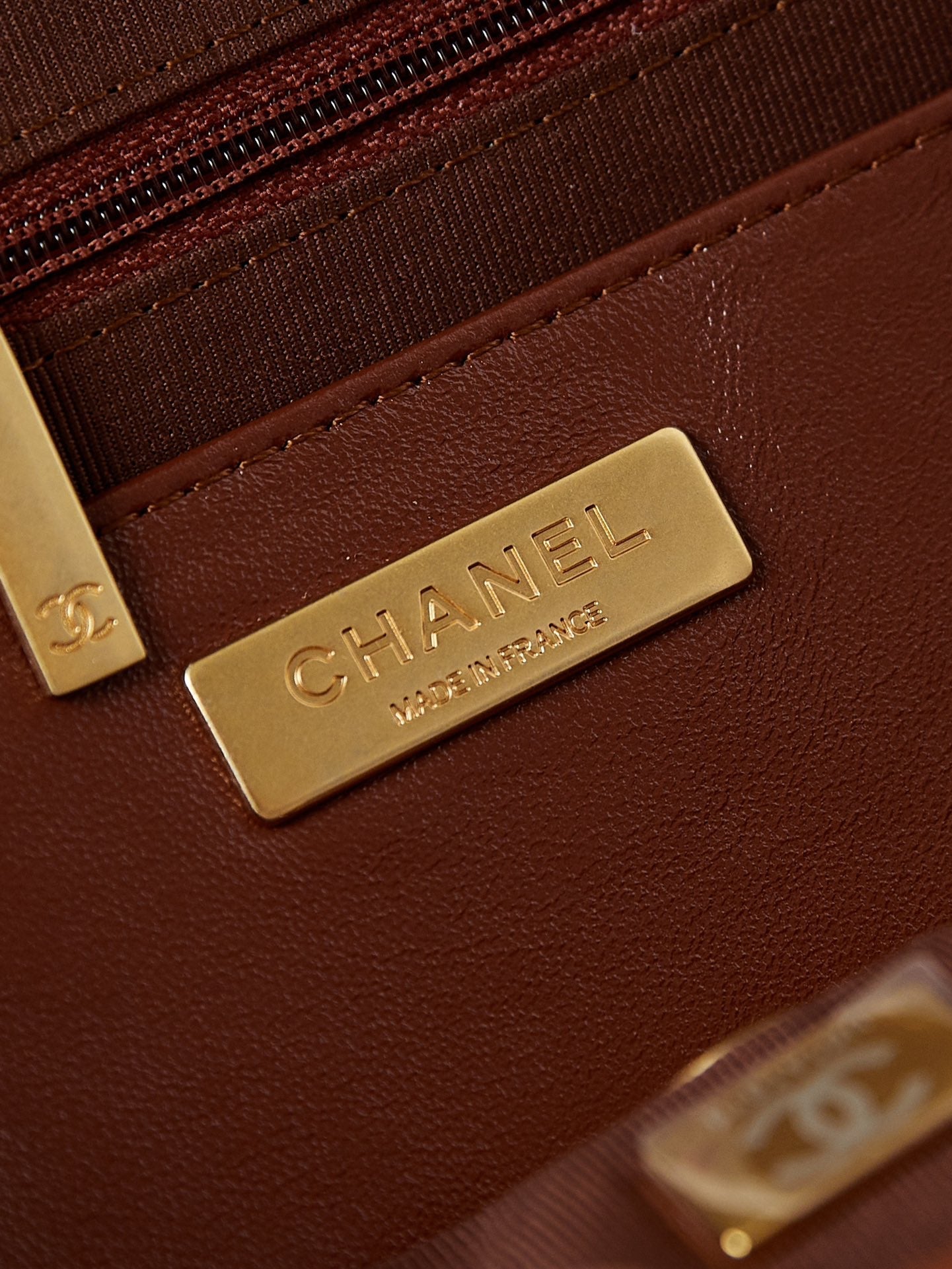 Poignée supérieure CC 24A 23,5 cm en cuir ciré marron, accessoires dorés 238471