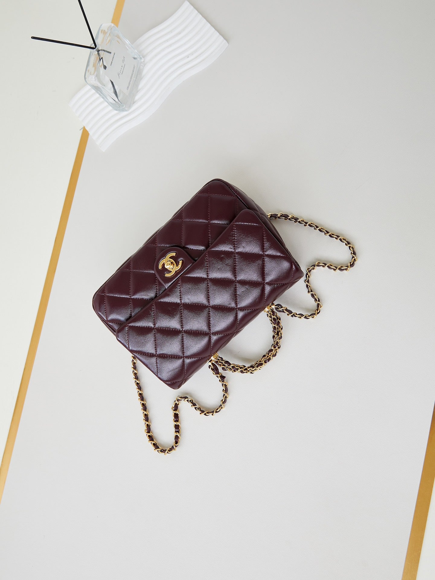 CCフラップバッグ トップハンドル付き 25cm ワインレッド シープスキン ゴールド金具 238481