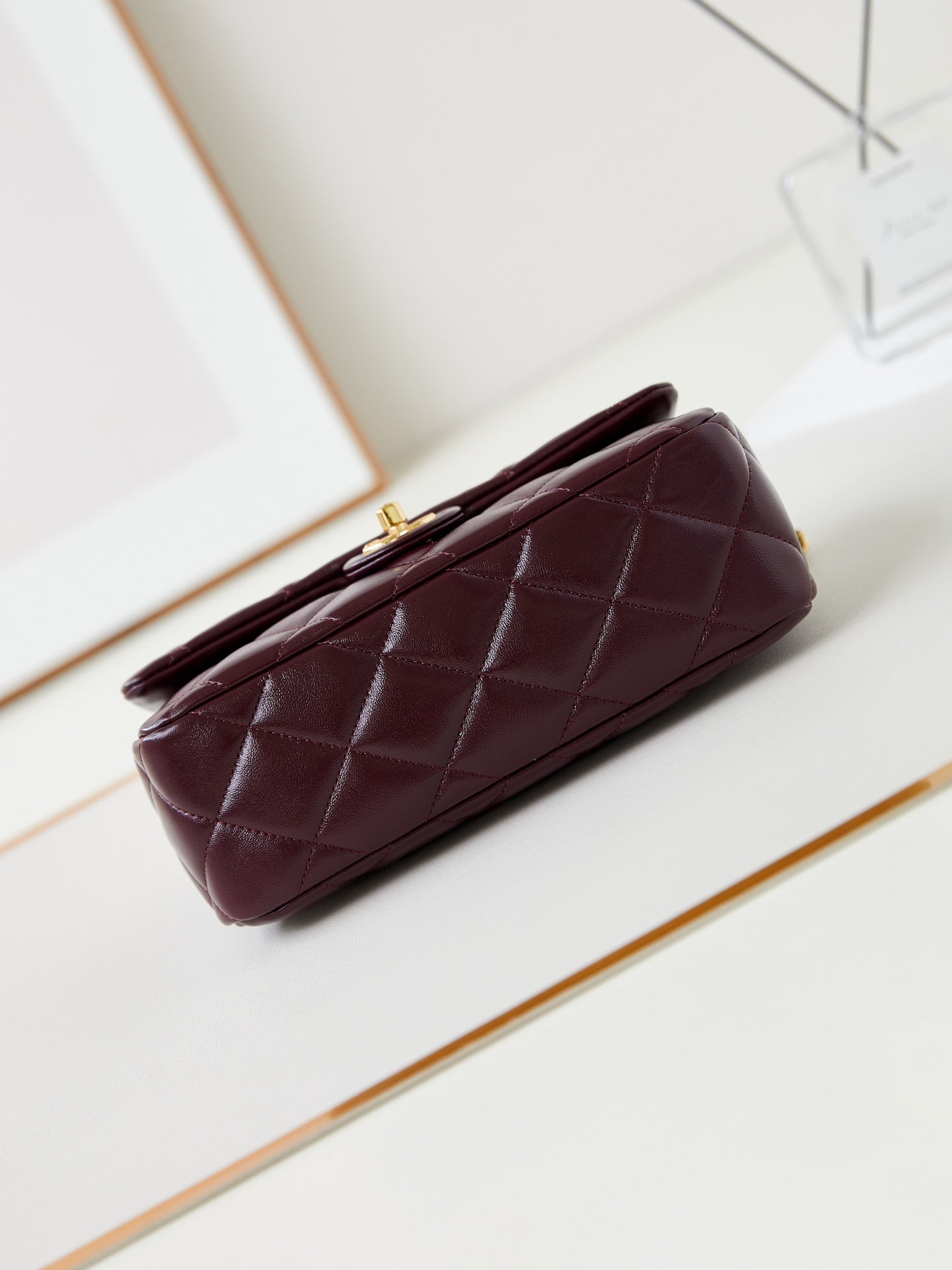 CCフラップバッグ トップハンドル付き 25cm ワインレッド シープスキン ゴールド金具 238481