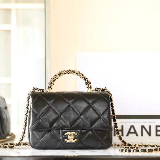 Mini sac à rabat 24B avec poignée supérieure 19 cm en cuir d'agneau noir
