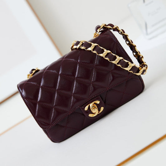 Mini sac à rabat CC 24B 20 cm en cuir d'agneau bordeaux et accessoires dorés