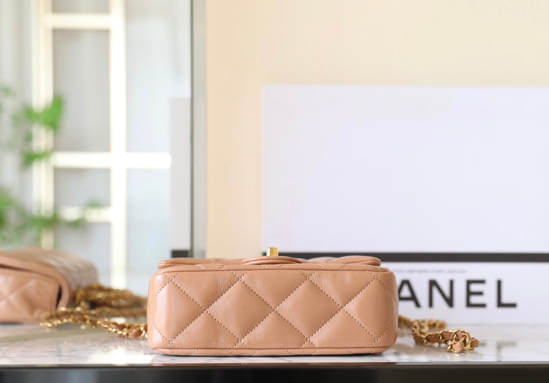 24b mini sac à rabat 19 cm poignée supérieure en cuir d'agneau beige