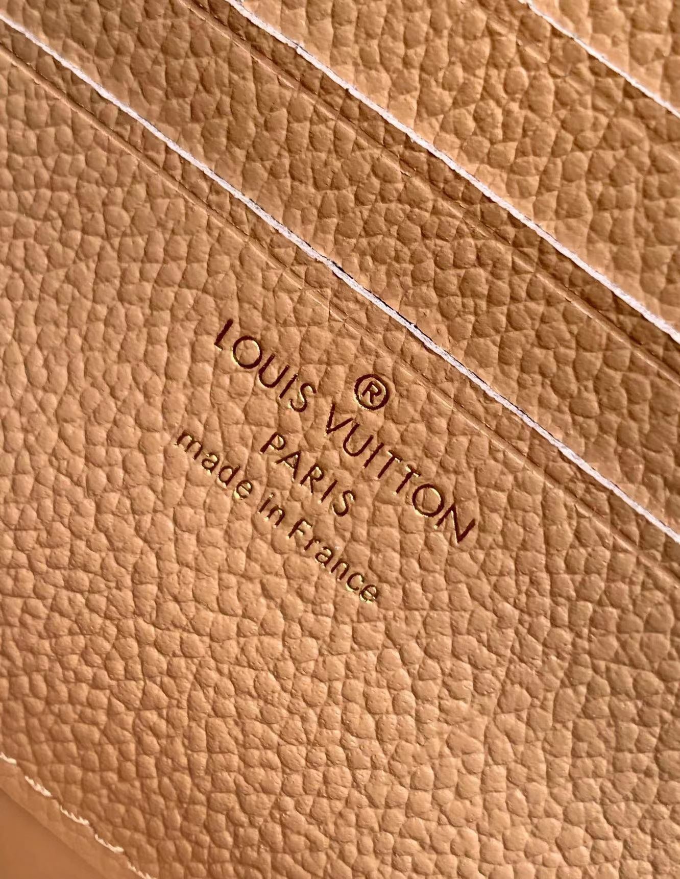 IVY 23 EN CUIR ARIZONA CRÈME MONOGRAMME EMPREINTE QUINCAILLERIE DORÉ