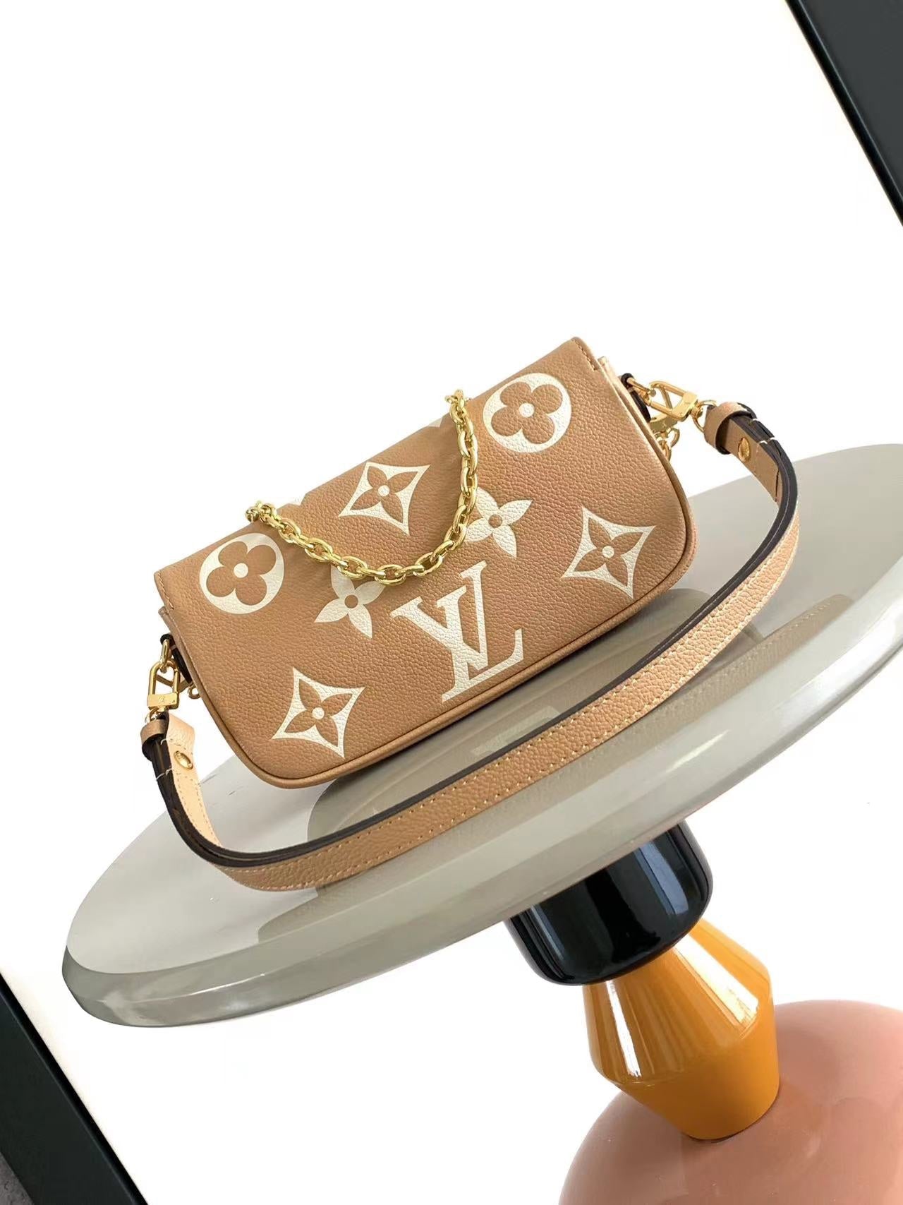 IVY 23 EN CUIR ARIZONA CRÈME MONOGRAMME EMPREINTE QUINCAILLERIE DORÉ