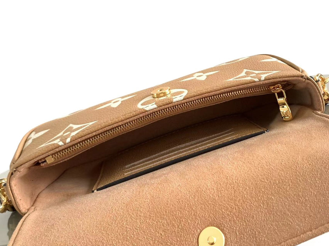 IVY 23 EN CUIR ARIZONA CRÈME MONOGRAMME EMPREINTE QUINCAILLERIE DORÉ