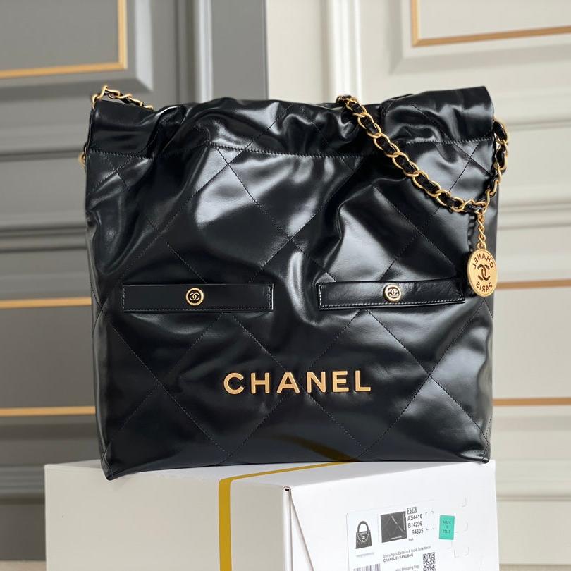 Sac Hobo 24B CC 22 35 cm en cuir d'agneau noir et accessoires dorés