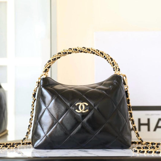 Pochette 24B avec chaîne en cuir d'agneau noir et accessoires dorés